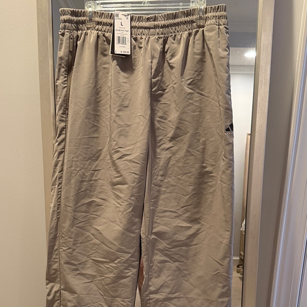 NWT adidas Men's Light Tan Joggers (41)